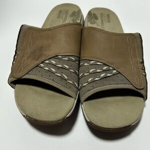 Merrell Brown Tan Mules Comfortable Quilted Design